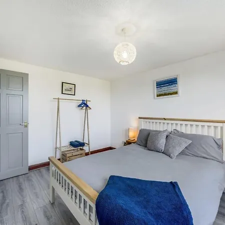 Large House With Panoramic Sea Views & Parking *