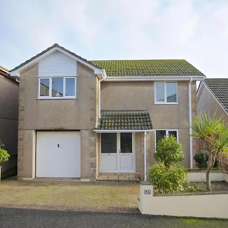 Large House With Panoramic Sea Views & Parking Holiday home