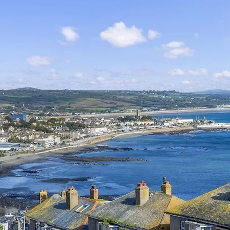 Large House With Panoramic Sea Views & Parking Holiday home
