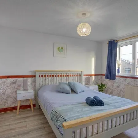Large House With Panoramic Sea Views & Parking * Newlyn